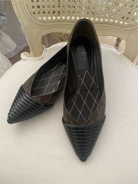 Luis Vuitton black pointed toe flats with brown monogram sides size 10